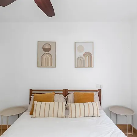 Sunny Retreat Near Market Apartment