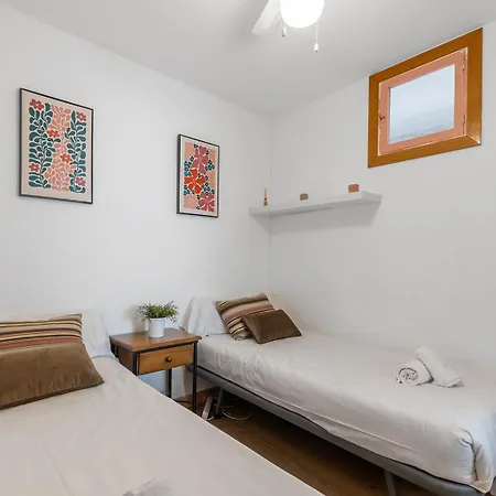 Sunny Retreat Near Market *