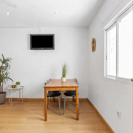 Sunny Retreat Near Market *